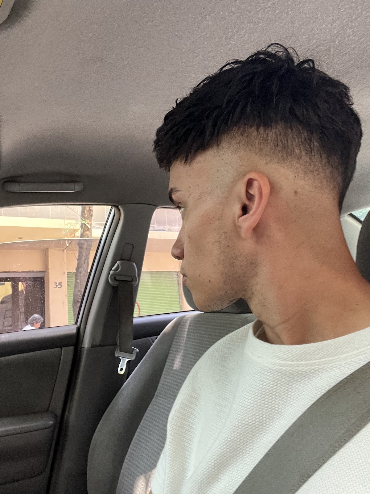 Corte masculino con degradado realizado en Pame Voguel Studio